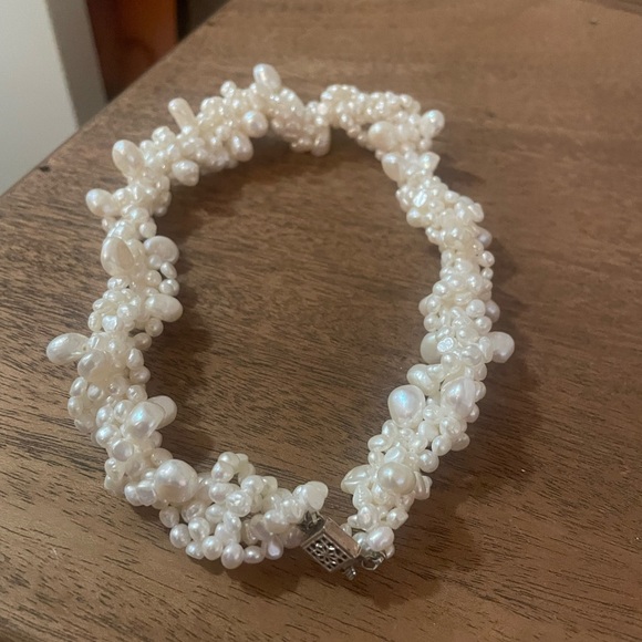 Pearl Statement Necklace. - Picture 5 of 6